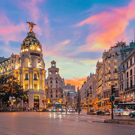 Gran Via and Metropolis building at dusk